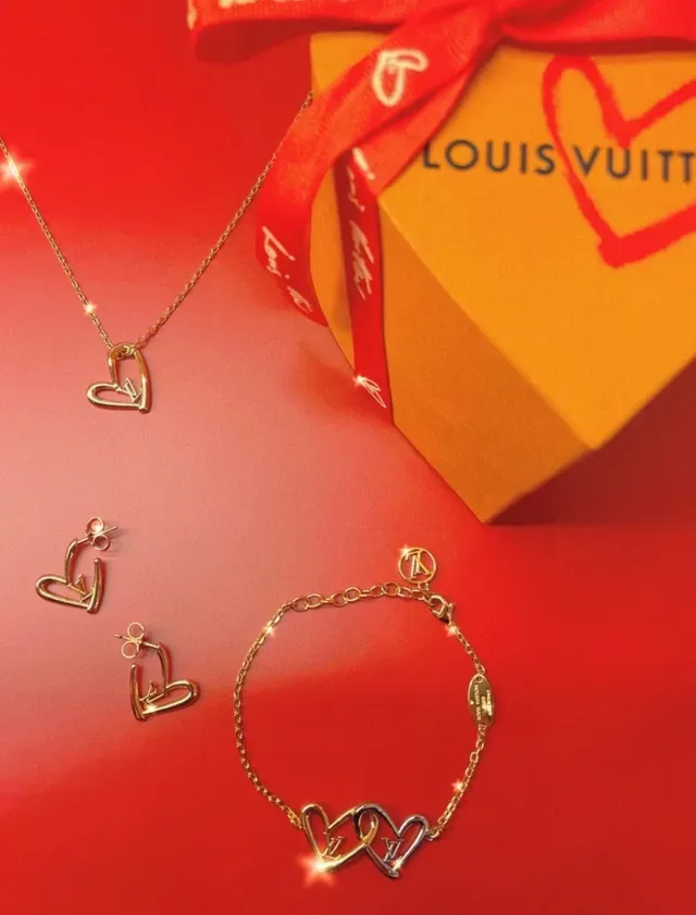 Louis Vuitton Colares com pingente de coração aberto e Monogram em dourado 3