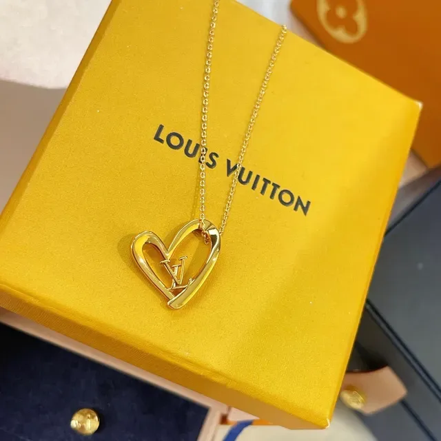 Louis Vuitton Colares com pingente de coração aberto e Monogram em dourado 6