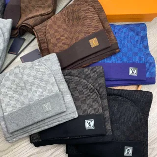 Louis Vuitton ধূসর বাদামী নিট রিবড কাফ বিনি