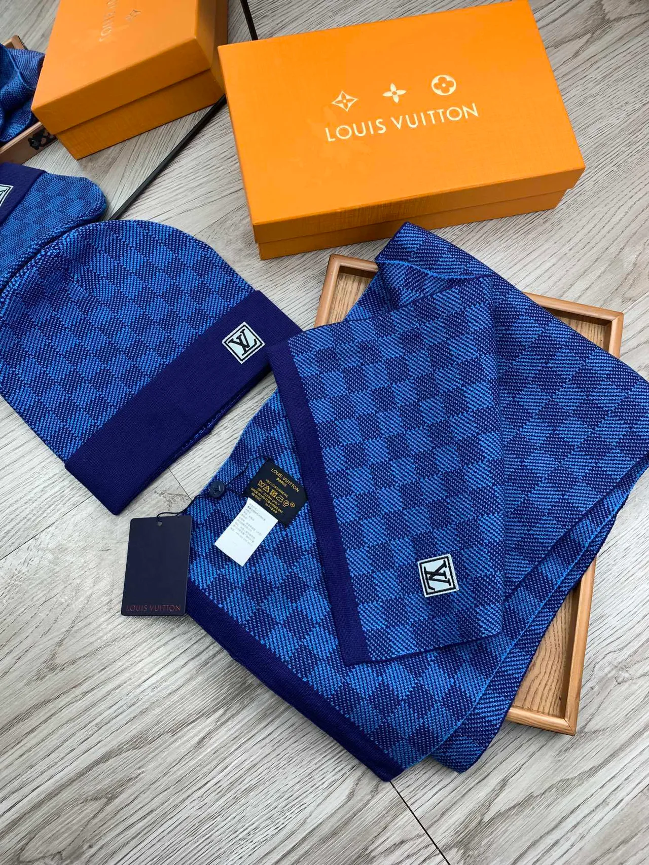 Louis Vuitton ধূসর বাদামী নিট রিবড কাফ বিনি 4
