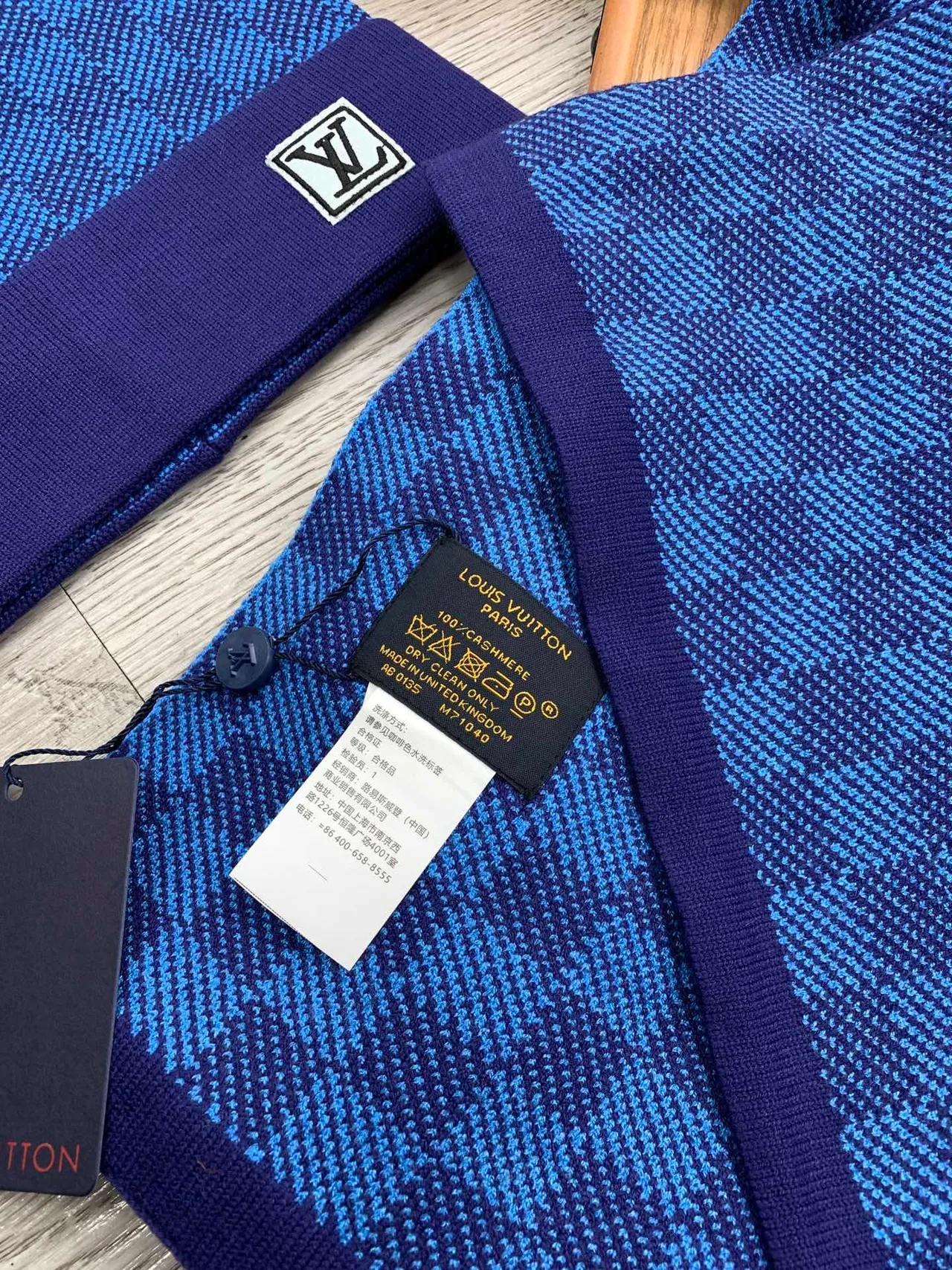 Louis Vuitton ধূসর বাদামী নিট রিবড কাফ বিনি 5
