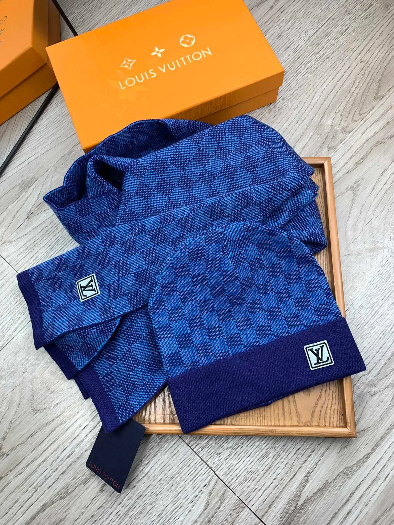 Louis Vuitton ধূসর বাদামী নিট রিবড কাফ বিনি 9