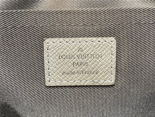 Louis Vuitton حقيبة كروس بودي من الجلد الرمادي مطبوعة بمونوغرام بشكل منظم ومستطيلة 2