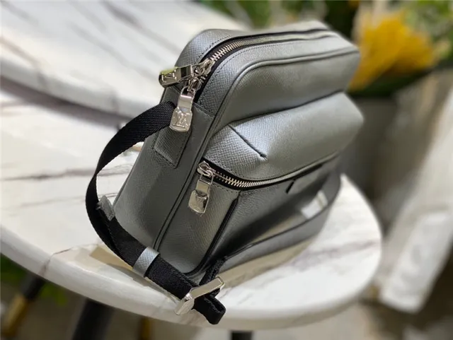 Louis Vuitton حقيبة كروس بودي من الجلد الرمادي مطبوعة بمونوغرام بشكل منظم ومستطيلة 9
