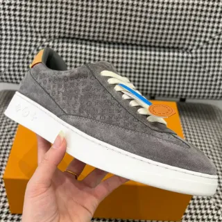 Louis Vuitton Zapatillas Lifestyle Monogram Suede Low-Top Gris y Blanco