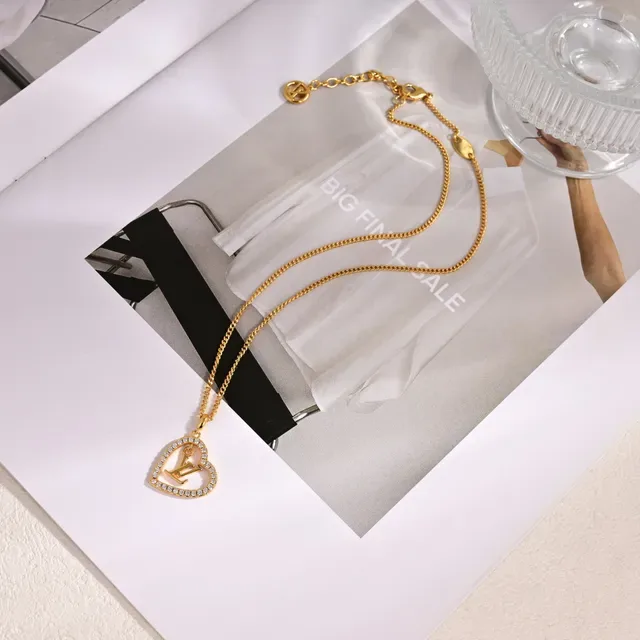 Colar Louis Vuitton Heart Gold Silver Openwork Pavé-Set Cristais 3