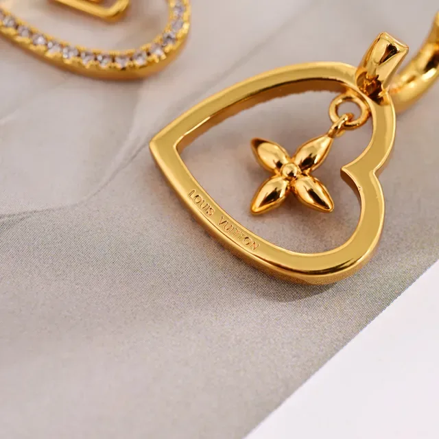 Colar Louis Vuitton Heart Gold Silver Openwork Pavé-Set Cristais 5