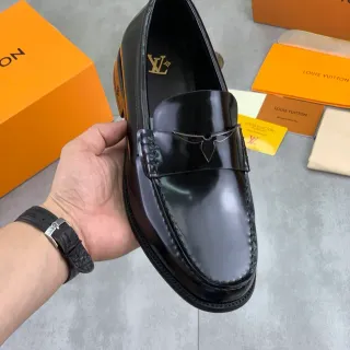 Louis Vuitton হর্ন অর্নামেন্ট লোফার কালো গোল্ড চকচকে প্যাটেন্ট লেদার মেটাল লোফার