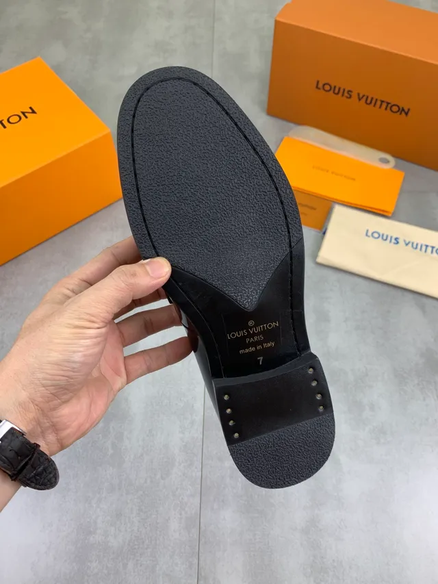 Louis Vuitton হর্ন অর্নামেন্ট লোফার কালো গোল্ড চকচকে প্যাটেন্ট লেদার মেটাল লোফার 2