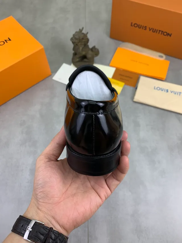 Louis Vuitton হর্ন অর্নামেন্ট লোফার কালো গোল্ড চকচকে প্যাটেন্ট লেদার মেটাল লোফার 3