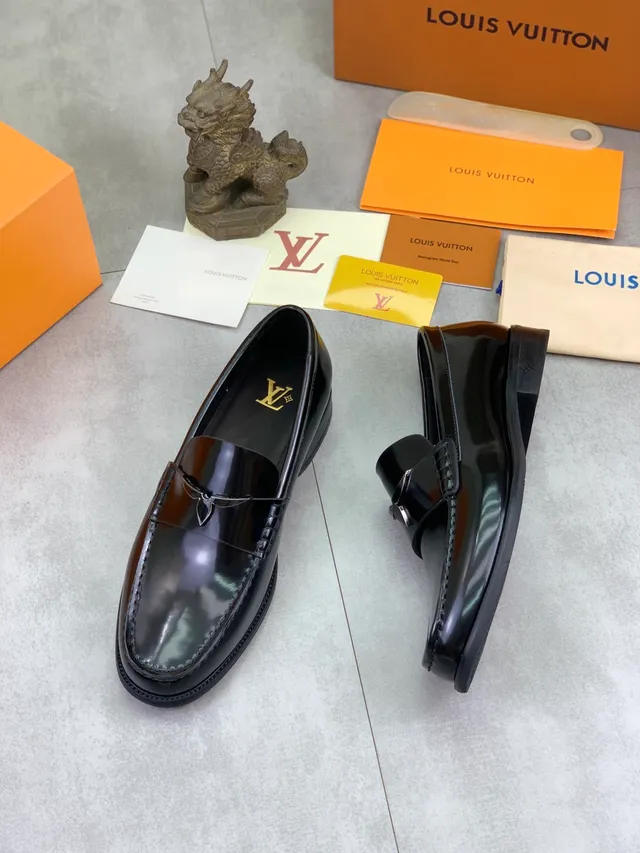 Louis Vuitton হর্ন অর্নামেন্ট লোফার কালো গোল্ড চকচকে প্যাটেন্ট লেদার মেটাল লোফার 5