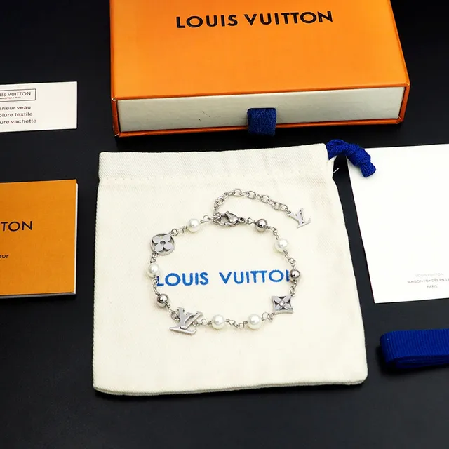 Louis Vuitton Iconic Bracelet 银色珍珠和黑色珠链手链 10