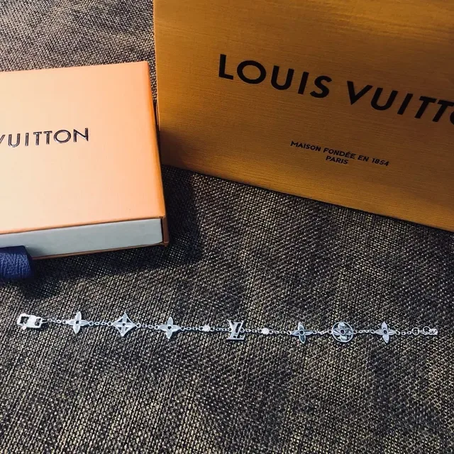 Louis Vuitton IDYLLÉ BLOSSOM 18K ذهب الماس لؤلؤ سوار 6