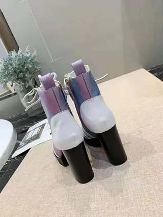路易威登 Le Cagole 虹彩单色图案白色踝靴 4