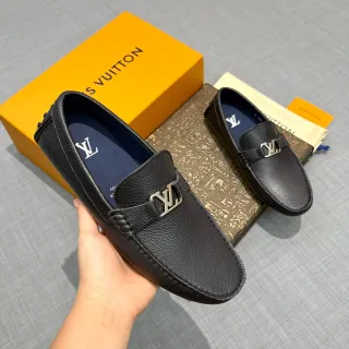 Louis Vuitton Loafer أسود بحري جلد مقشف معدني LV مشبك Loafer