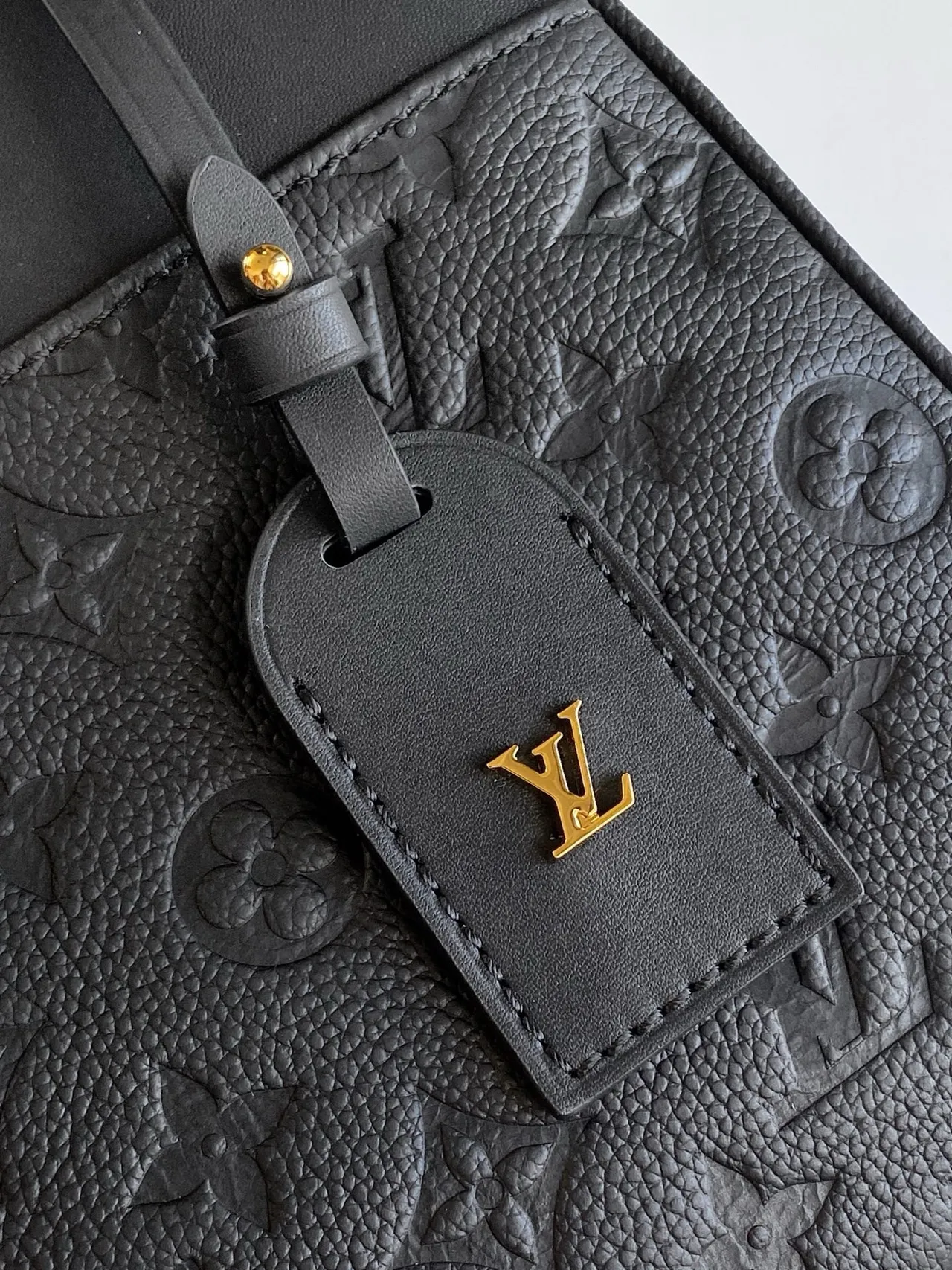 Louis Vuitton Lockme काला एम्बॉस्ड मोनोग्राम संरचित बॉस्टन बैग 4