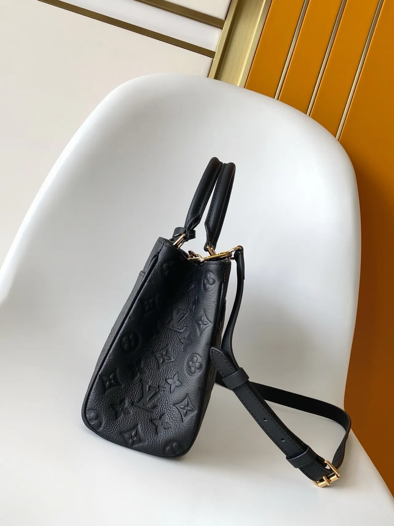 Louis Vuitton Lockme काला एम्बॉस्ड मोनोग्राम संरचित बॉस्टन बैग 7