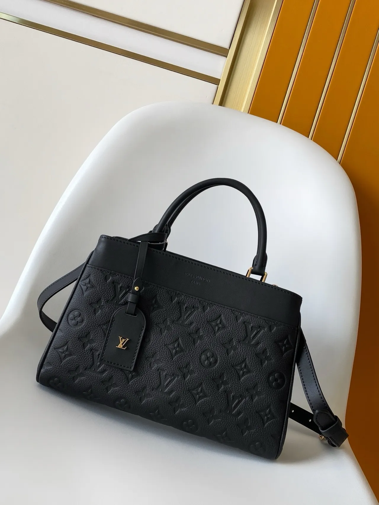 Louis Vuitton Lockme काला एम्बॉस्ड मोनोग्राम संरचित बॉस्टन बैग 8
