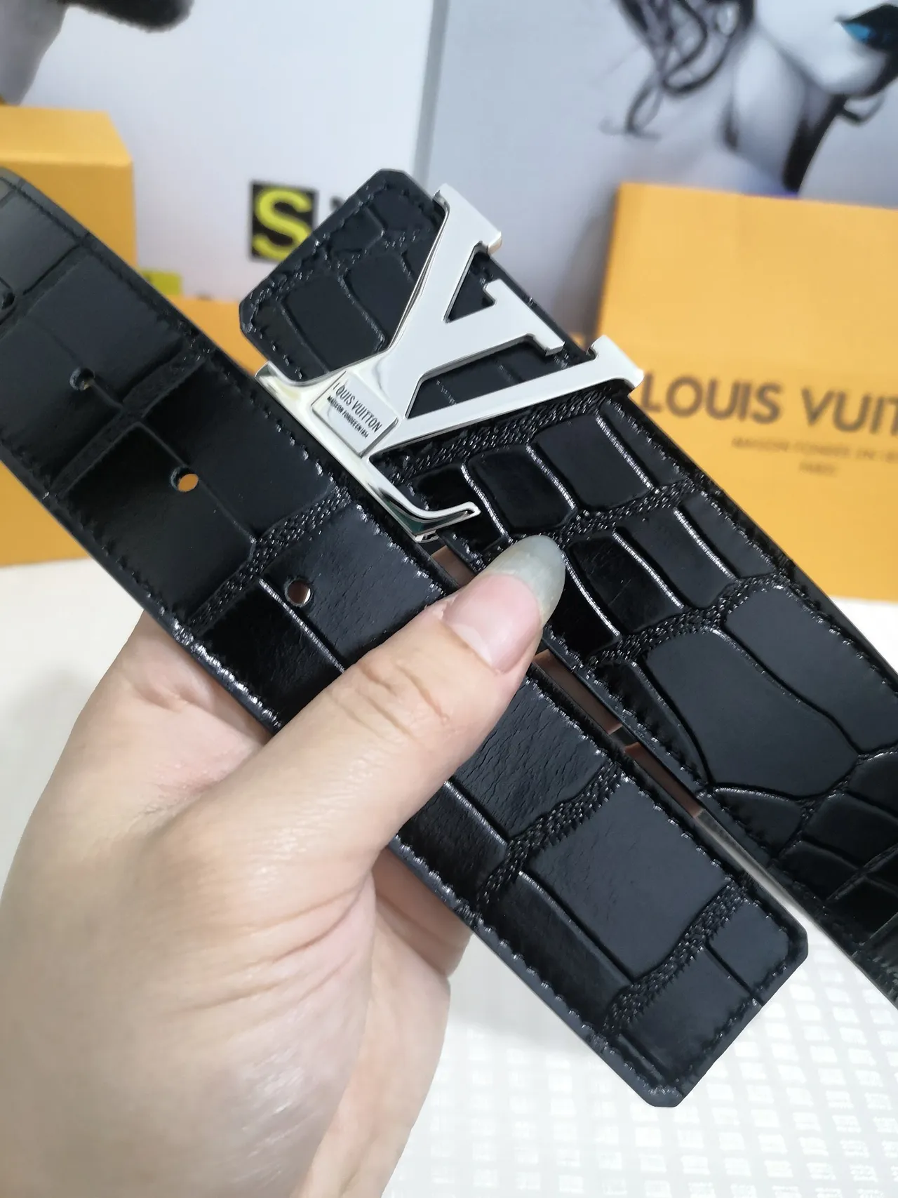 Louis Vuitton LV 黑色鳄鱼压纹皮革腰带 8