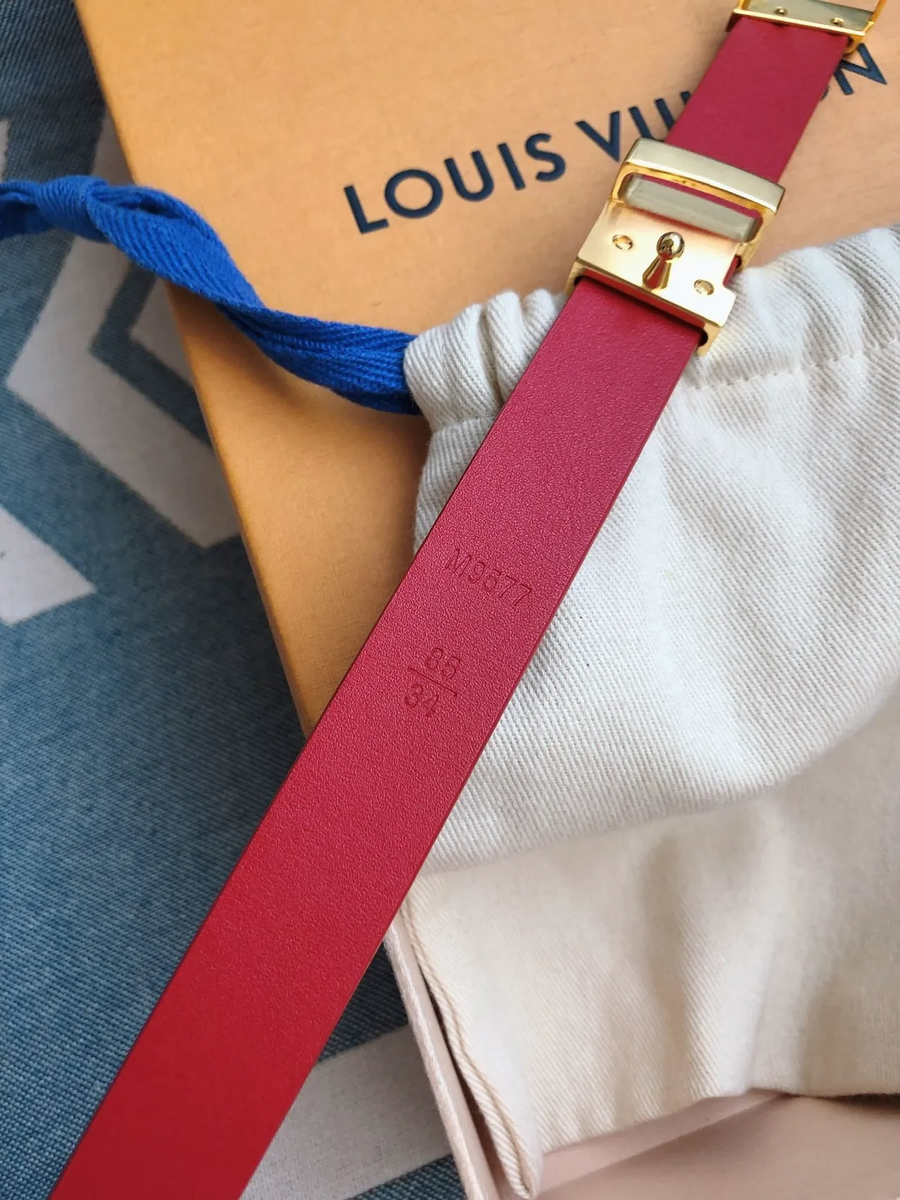 Louis Vuitton LV লাল বুনন স্ট্র্যাপ সোনালি টার্ন-লক বাকেল চামড়ার বেল্ট 4