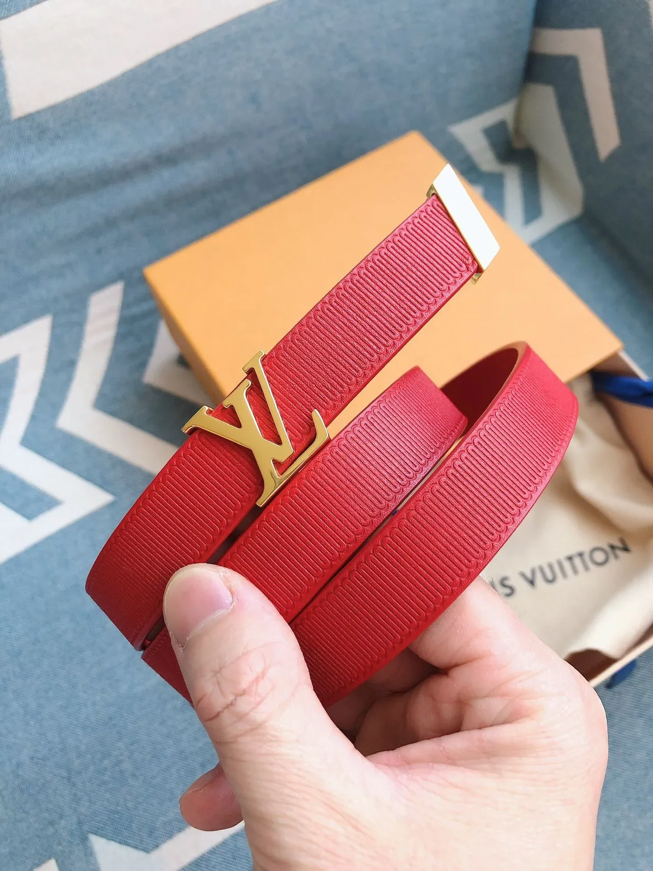 Louis Vuitton LV লাল বুনন স্ট্র্যাপ সোনালি টার্ন-লক বাকেল চামড়ার বেল্ট 9