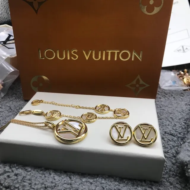 Louis Vuitton LV Circle أقراط دائرية معدنية ذهبية بيضاء 3