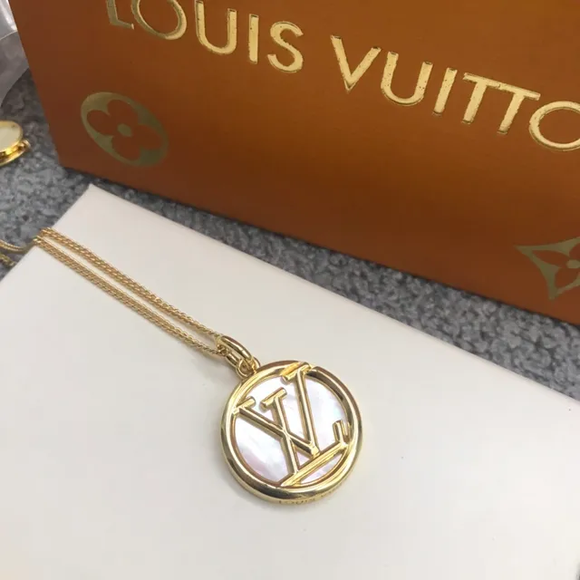 Louis Vuitton LV Circle أقراط دائرية معدنية ذهبية بيضاء 6