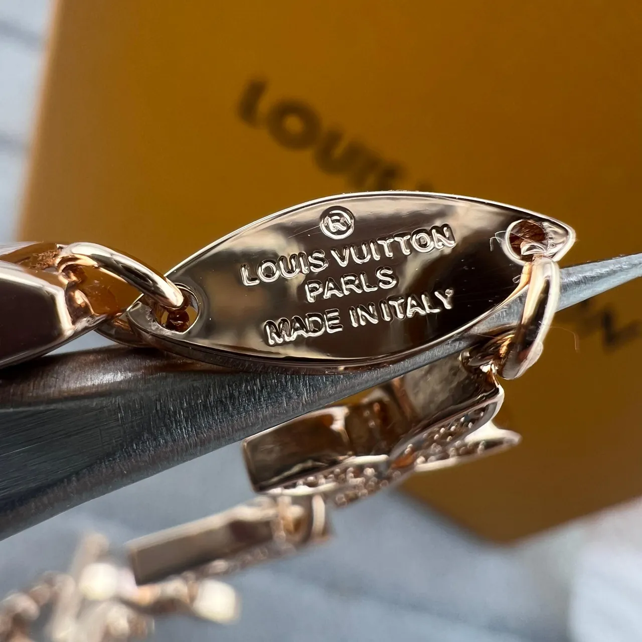 Louis Vuitton LV Fleur Pavé Cristal Chaîne Bracelet 3