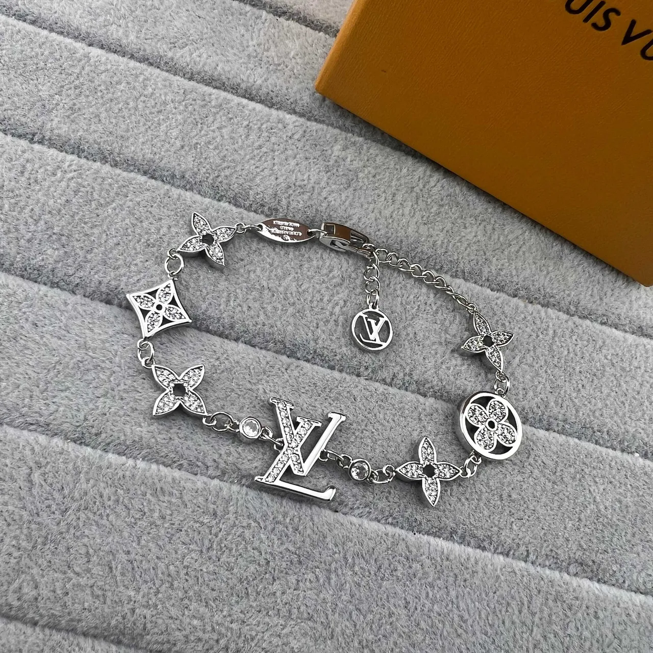 Louis Vuitton LV Fleur Pavé Cristal Chaîne Bracelet 4