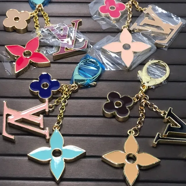 Louis Vuitton LV Flor Rosa Azul Joyería de Metal con Revestimiento de Esmalte y Contorno en Oro 5