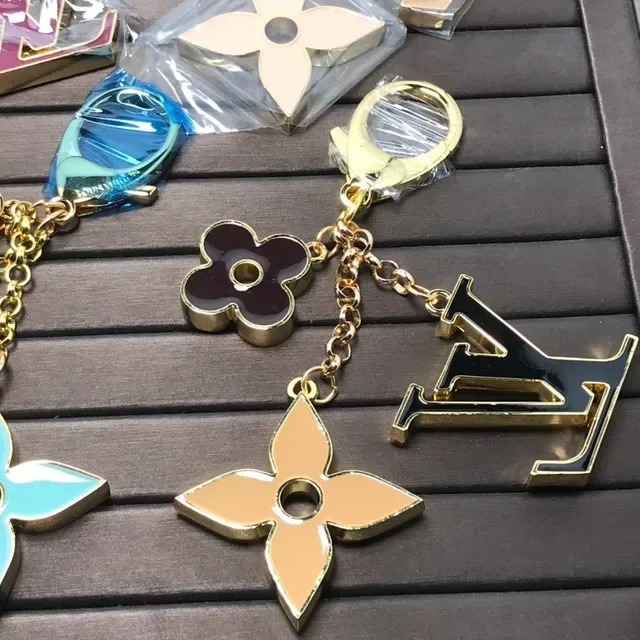 Louis Vuitton LV Flor Rosa Azul Joyería de Metal con Revestimiento de Esmalte y Contorno en Oro 6