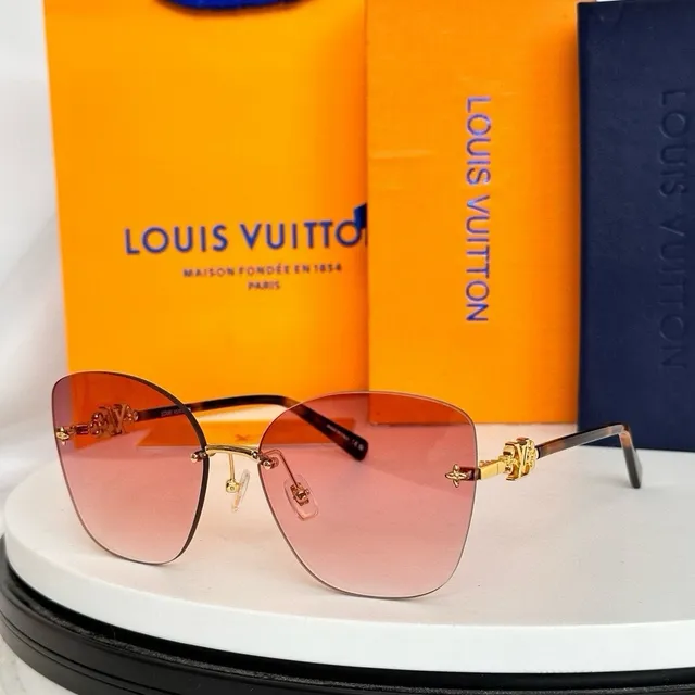 Louis Vuitton LV Gram Square Cat Eye نظارات شمسية 3