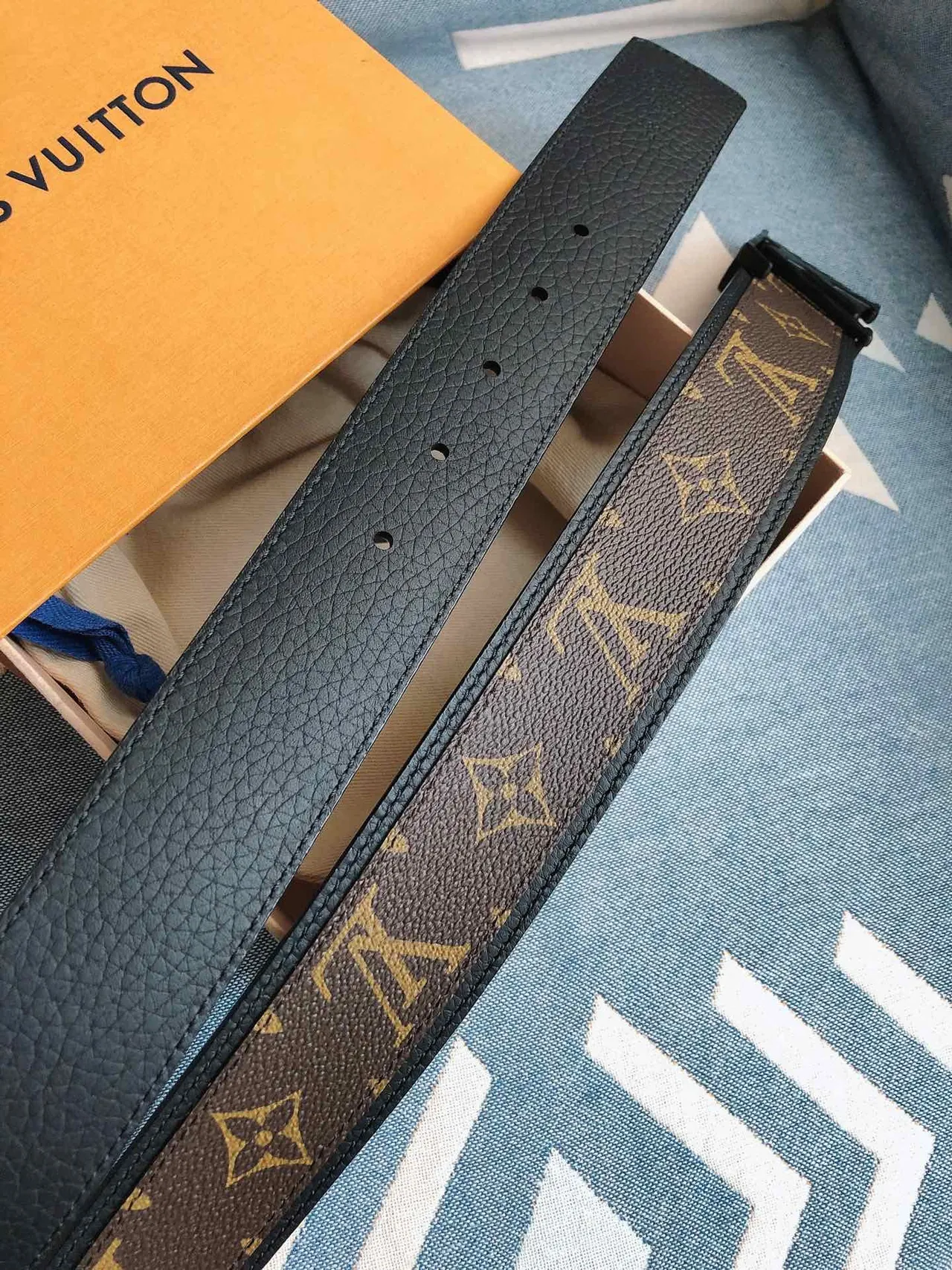 Louis Vuitton LV Initiales Monogram বাদামী এবং কালো চামড়ার বেল্ট 4