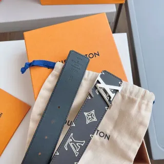 Louis Vuitton LV Initiales Monogram Cinto de couro