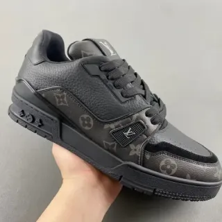 Louis Vuitton LV Trainer Sneakers Lifestyle Negro y Gris Monograma Lona Piel Pebbled