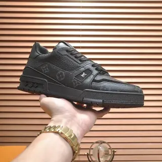 Louis Vuitton LV Trainer Zapatillas Lifestyle Negras de Cuero Monogrammed con Suela Gruesa