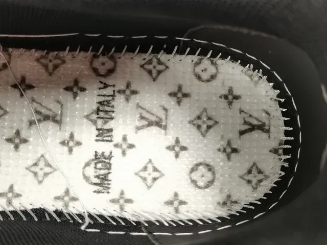لويس فتون LV Trainer أسود أبيض منخفض التوب طبقات جلد وتغطيات نصية حذاء رياضي نمط حياة 6