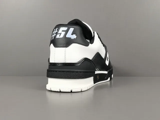 لويس فتون LV Trainer أسود أبيض منخفض التوب طبقات جلد وتغطيات نصية حذاء رياضي نمط حياة 14