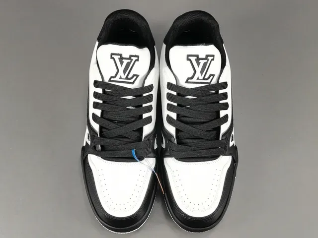 لويس فتون LV Trainer أسود أبيض منخفض التوب طبقات جلد وتغطيات نصية حذاء رياضي نمط حياة 16