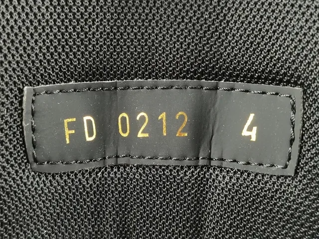 لويس فتون LV Trainer أسود أبيض منخفض التوب طبقات جلد وتغطيات نصية حذاء رياضي نمط حياة 17