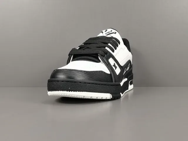 لويس فتون LV Trainer أسود أبيض منخفض التوب طبقات جلد وتغطيات نصية حذاء رياضي نمط حياة 18