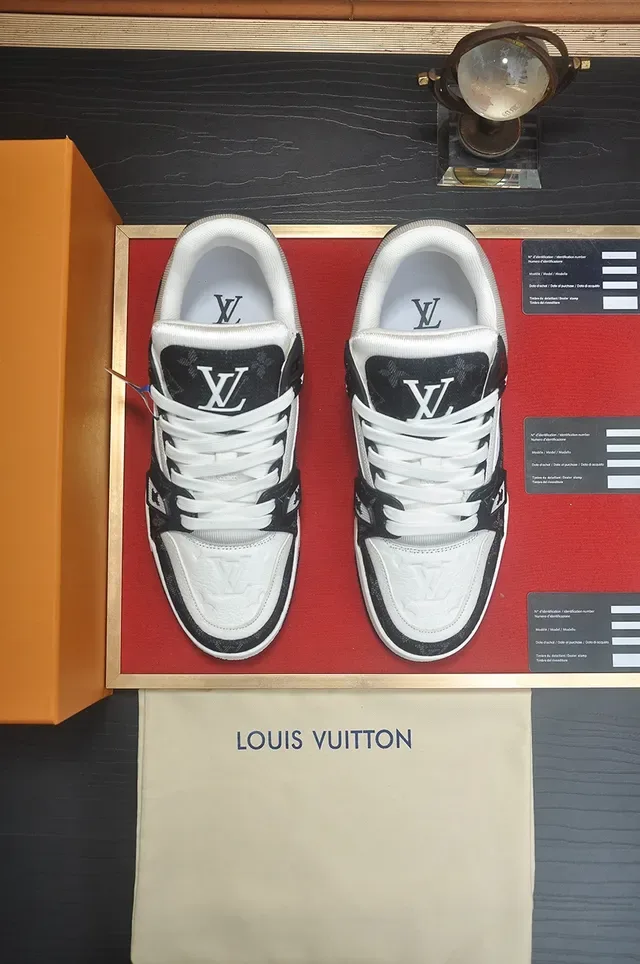 Chaussures lifestyle Louis Vuitton LV Trainer Black White Monogram Canvas Leather Contrast 5