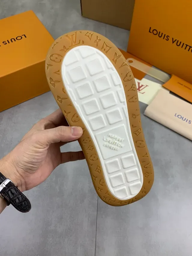 लुई विटन LV Trainer ब्राउन बेज मोनोग्राम कैनवास गम रबर सोल लाइफस्टाइल स्नीकर्स 2