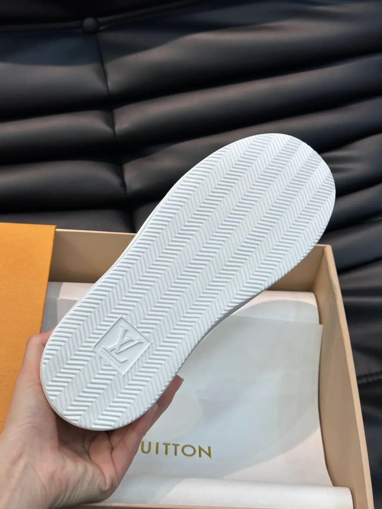 Louis Vuitton LV Trainer Sneakers Lifestyle Blanc Noir Bicolores Cuir Perforé Monogramme 2