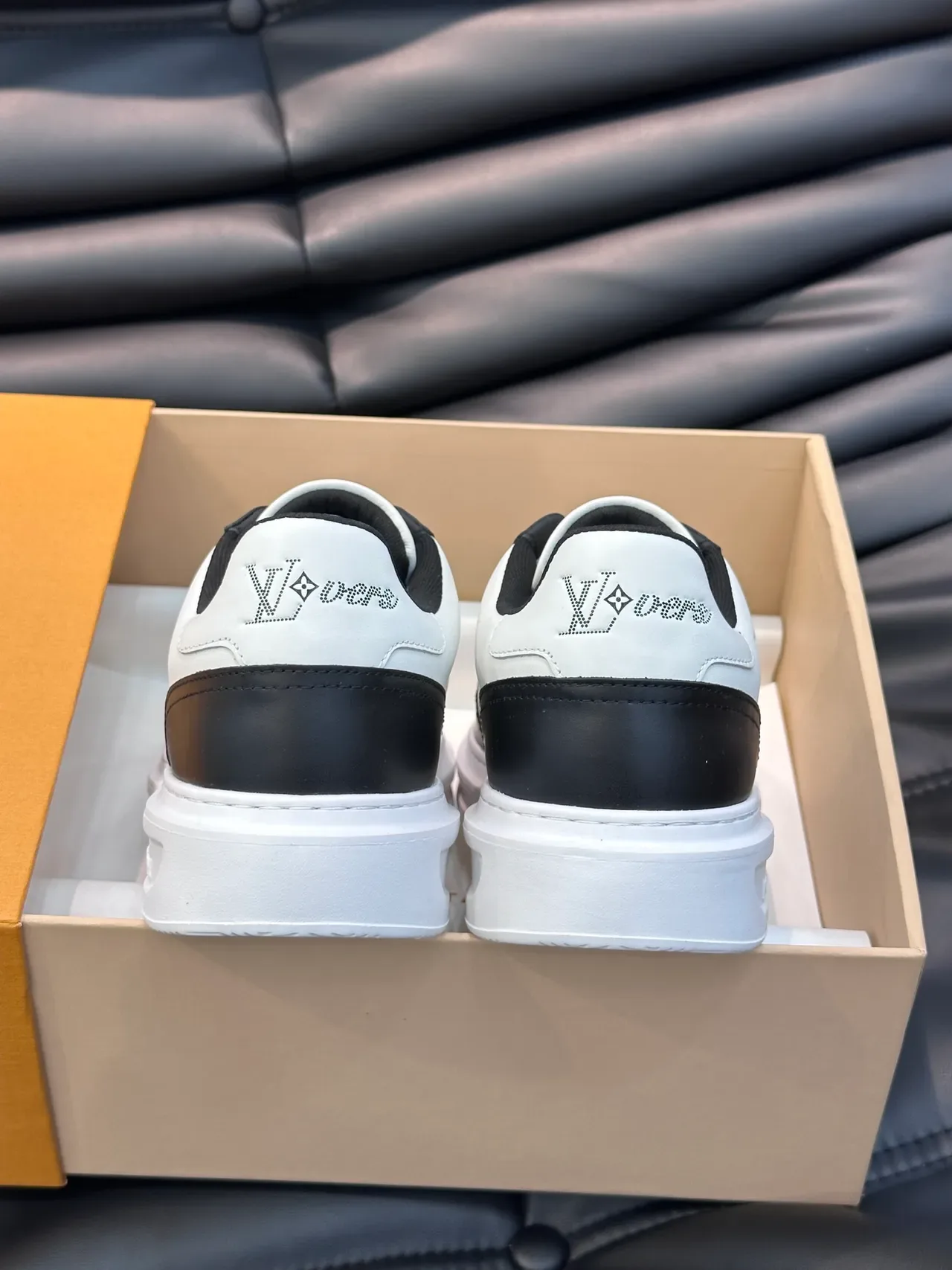 Louis Vuitton LV Trainer Sneakers Lifestyle Blanc Noir Bicolores Cuir Perforé Monogramme 3
