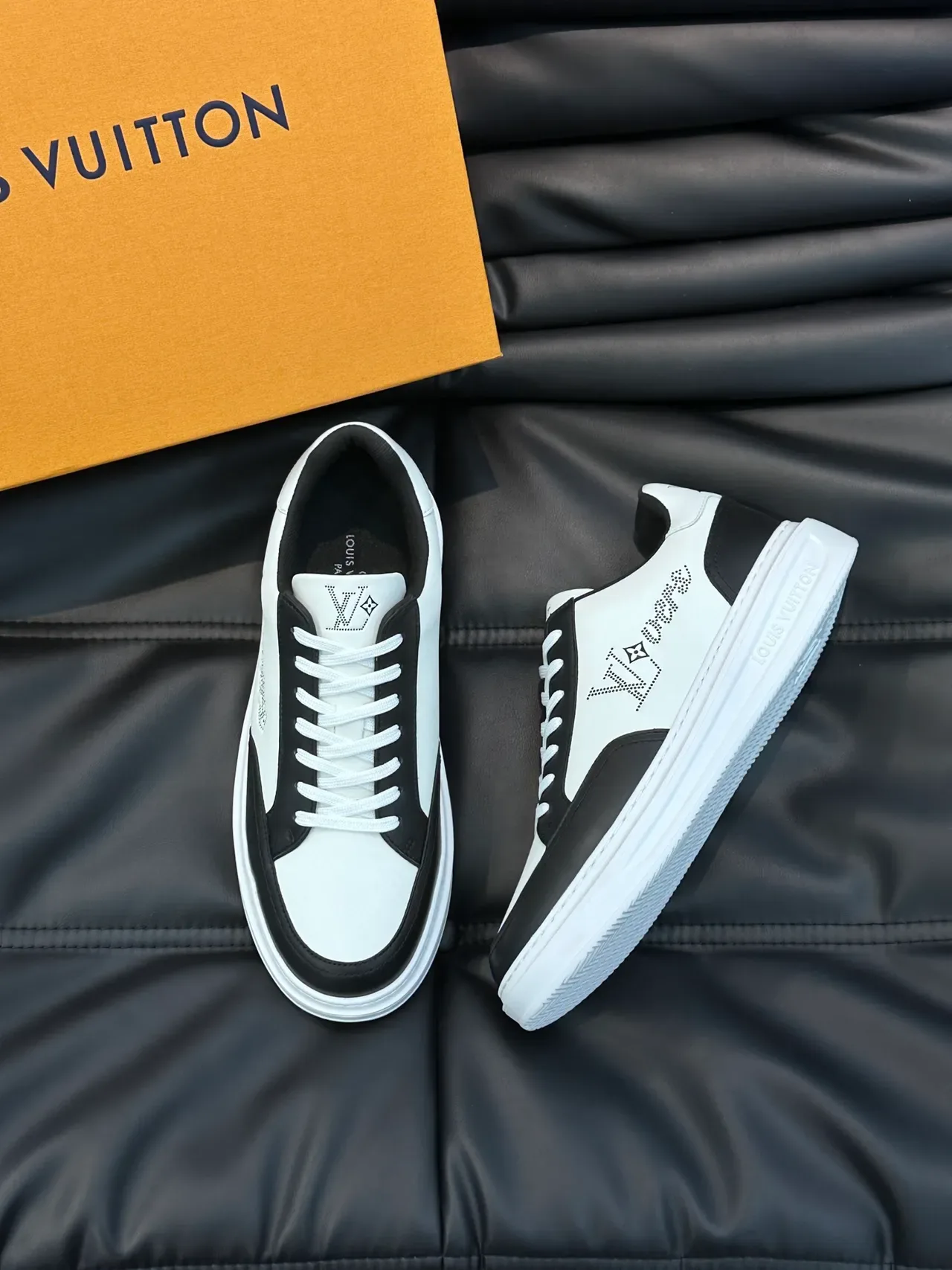 Louis Vuitton LV Trainer Sneakers Lifestyle Blanc Noir Bicolores Cuir Perforé Monogramme 4