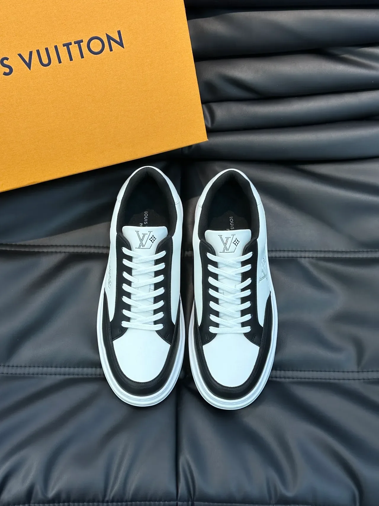 Louis Vuitton LV Trainer Sneakers Lifestyle Blanc Noir Bicolores Cuir Perforé Monogramme 5