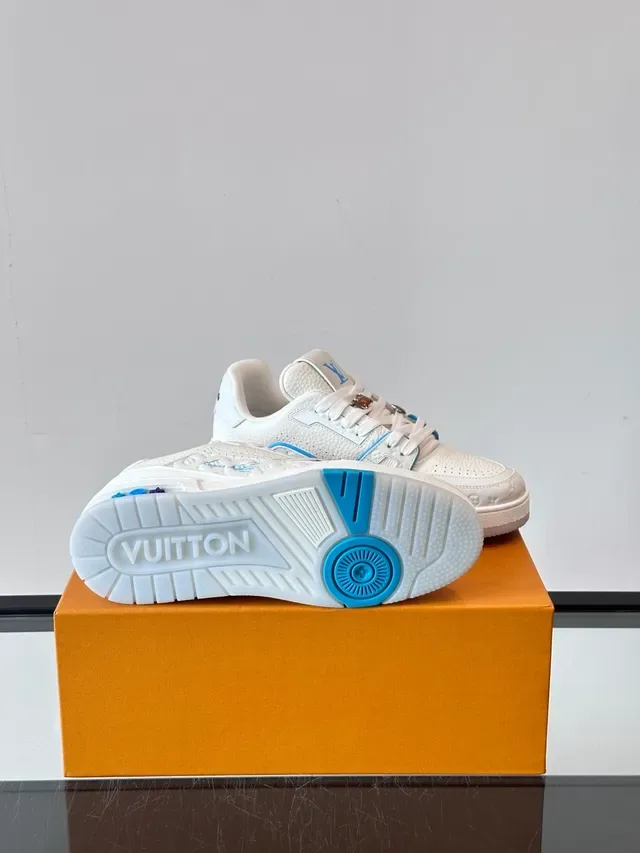 Louis Vuitton LV Trainer Brancos e Azuis Couro Monogram Embossed Piping Leve Sneakers Lifestyle 2
