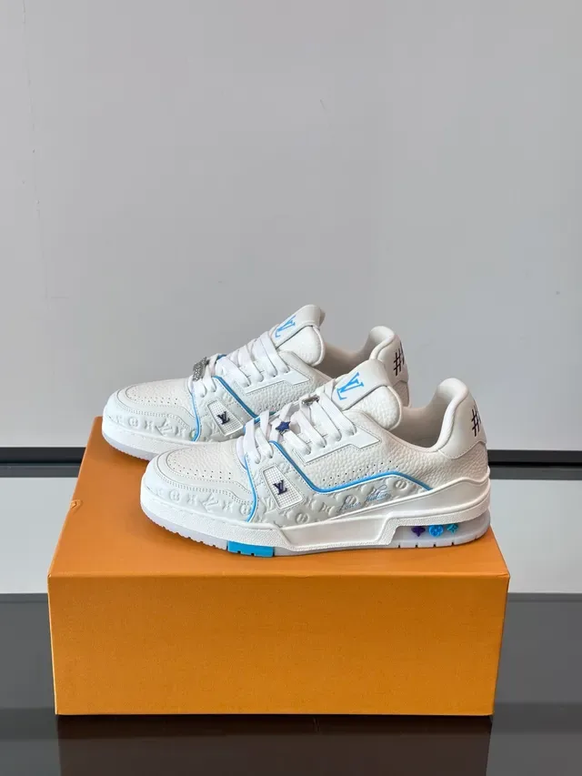 Louis Vuitton LV Trainer Brancos e Azuis Couro Monogram Embossed Piping Leve Sneakers Lifestyle 5