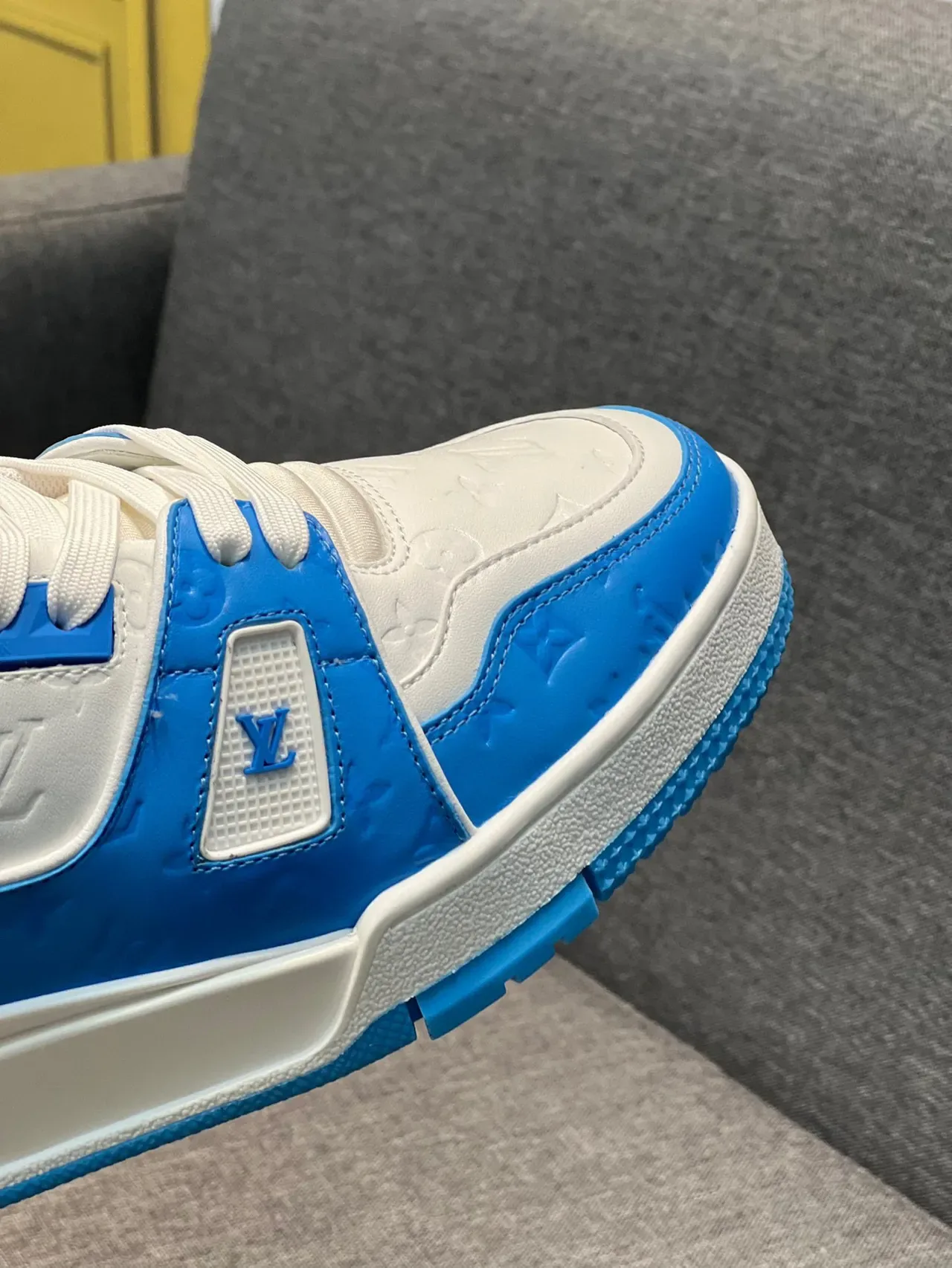 Louis Vuitton LV Trainer 白蓝 Monogram 皮革专利覆盖生活方式运动鞋 3
